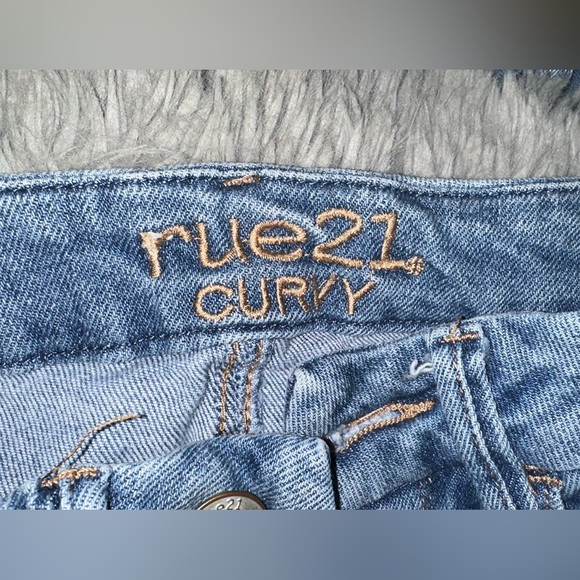 rue 21 curvy women’s jeans - Picture 3 of 4